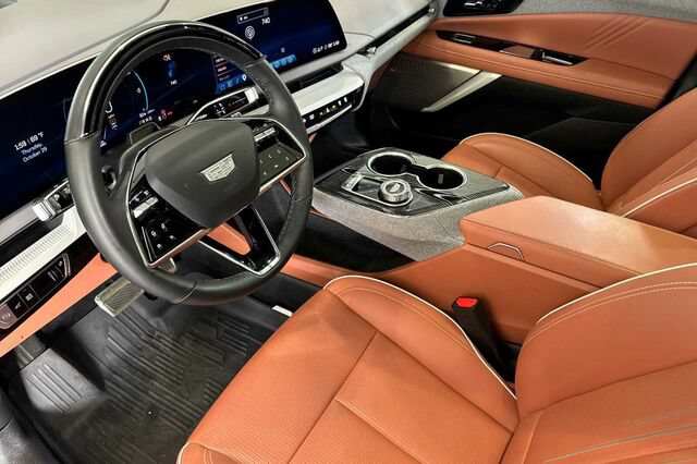 Certified 2025 Cadillac Optiq Sport 2 w/ LPO, ONYX Package AWD/4WD image 10
