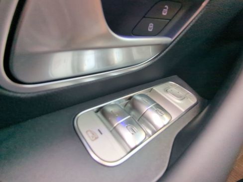 Used 2025 Mercedes-Benz GLE 450e 4MATIC image 11