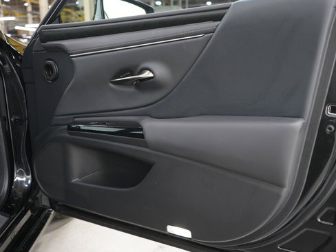 Used 2025 Lexus ES 350 w/ Premium Package FWD image 9