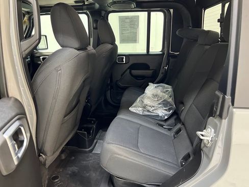 Used 2023 Jeep Gladiator Sport AWD/4WD image 29