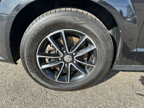 Used 2016 Dodge Grand Caravan R/T image 31