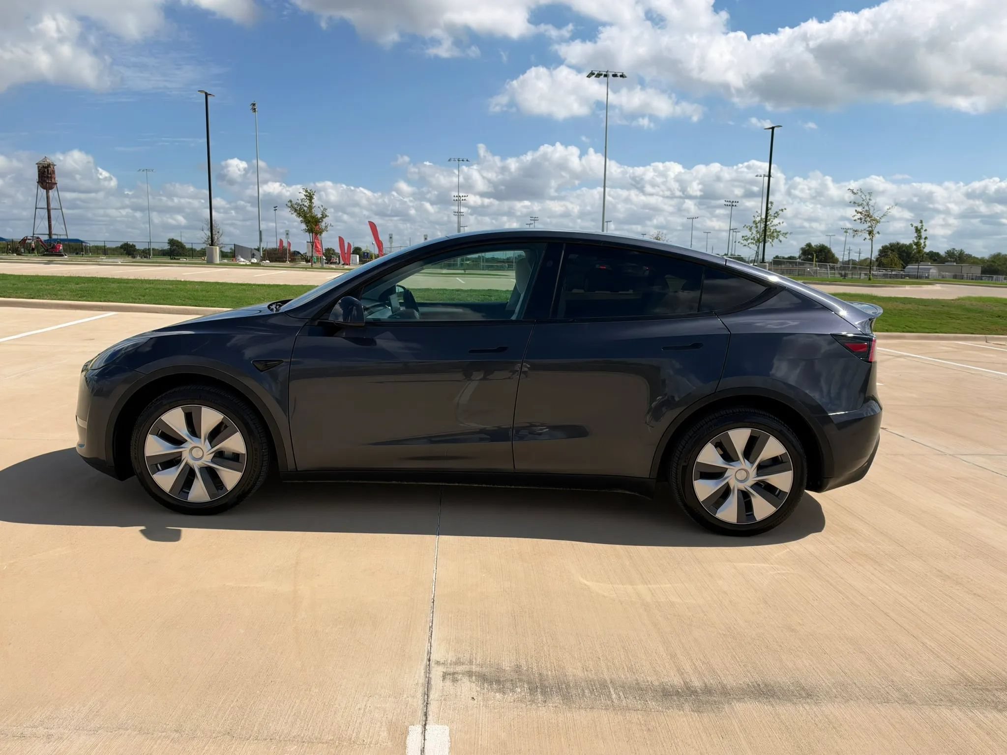 Used 2024 Tesla Model Y Long Range AWD/4WD image 8