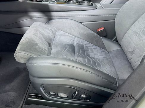 Used 2022 Audi e-tron GT Premium Plus image 25