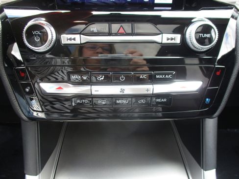 Used 2024 Ford Explorer Limited w/ Limited Technology Package AWD/4WD image 31