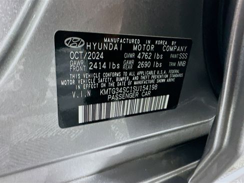 Used 2025 Genesis G70 2.5T image 12