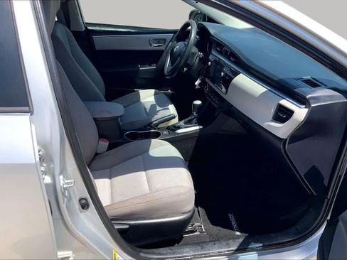 Used 2016 Toyota Corolla LE FWD image 9