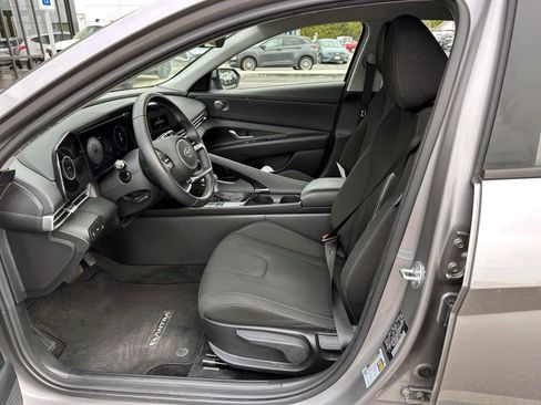 Used 2023 Hyundai Elantra SEL w/ Convenience Package FWD image 11