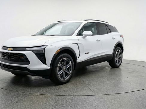 Used 2025 Chevrolet Blazer LT FWD image 3