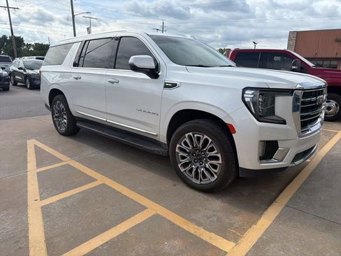 Used 2024 GMC Yukon XL SLT w/ SLT Luxury Package AWD/4WD image 4