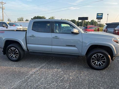 Used 2020 Toyota Tacoma TRD Sport AWD/4WD image 7