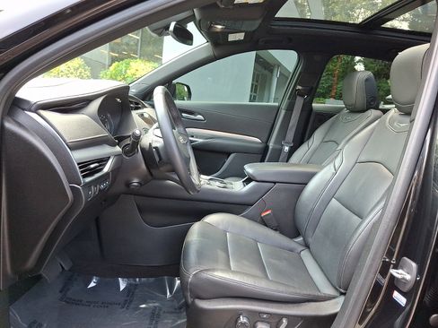Used 2023 Cadillac XT4 Premium Luxury w/ Technology Package AWD/4WD image 13