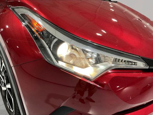 Used 2019 Toyota C-HR XLE FWD image 29