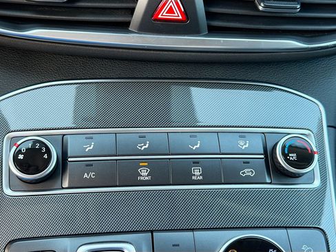 Used 2022 Hyundai Santa Fe SE image 17