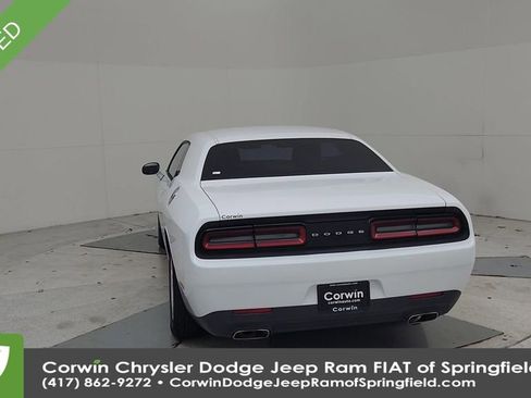 Used 2016 Dodge Challenger SXT image 12