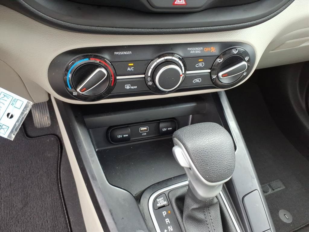 Used 2025 Kia Soul LX w/ LX Technology Package FWD image 22