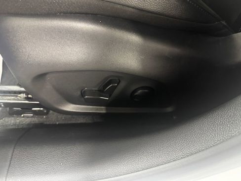 Used 2025 Jeep Compass Limited image 19