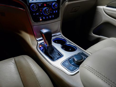 Used 2017 Jeep Grand Cherokee Limited w/ Trailer Tow Group IV image 35