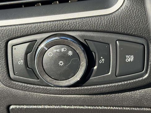 Used 2022 Ford Edge SE image 18