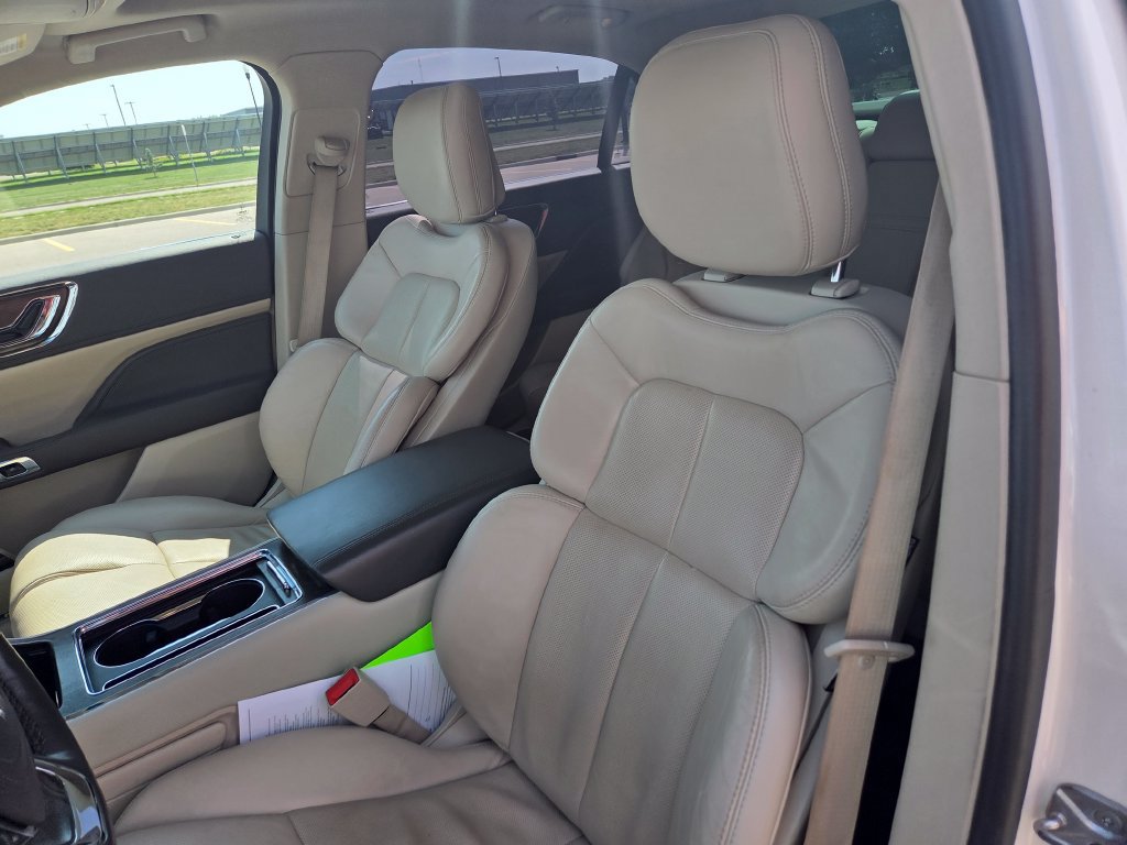 Used 2019 Lincoln Continental Select w/ Continental Climate Package AWD/4WD image 14