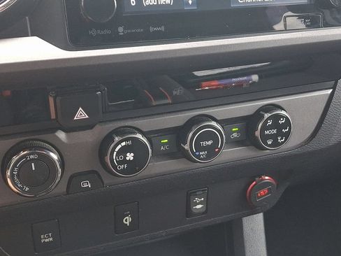 Used 2017 Toyota Tacoma TRD Sport w/ Tow Package (A/T) AWD/4WD image 16