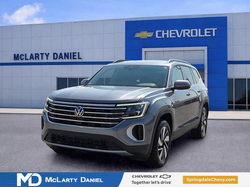 Used 2025 Volkswagen Atlas SE FWD image 2