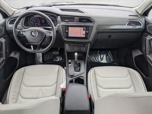 Used 2018 Volkswagen Tiguan SEL Premium AWD/4WD image 17