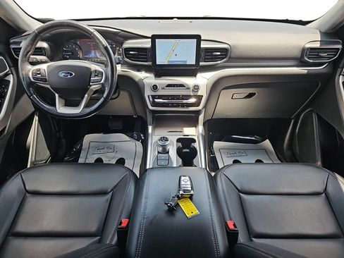 Used 2021 Ford Explorer XLT w/ Equipment Group 202A AWD/4WD image 13
