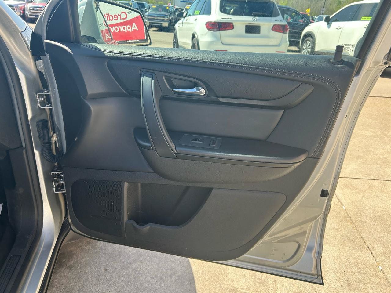 Used 2017 Chevrolet Traverse LT w/ Style and Technology Package FWD image 17