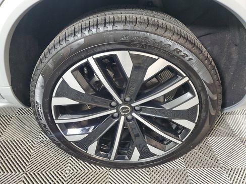 Certified 2025 Volvo XC90 T8 Plus w/ Protection Package Premier AWD/4WD image 9