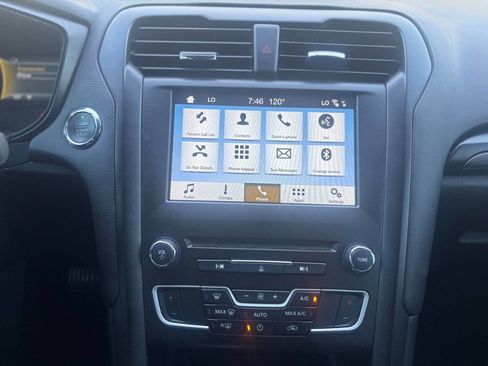 Used 2018 Ford Fusion SE w/ Equipment Group 201A image 25