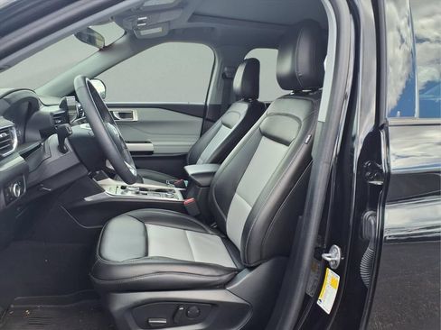 Used 2024 Ford Explorer XLT w/ Equipment Group 202A AWD/4WD image 10