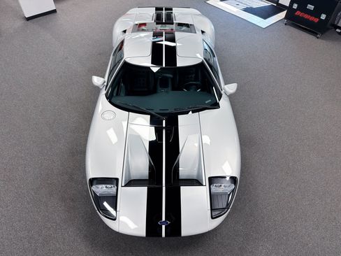 Used 2005 Ford GT RWD image 6