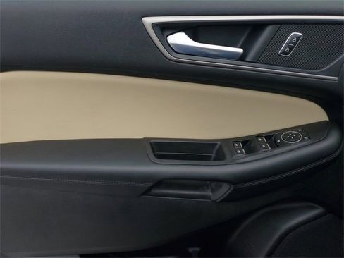 Certified 2022 Ford Edge SEL w/ Convenience Package image 9