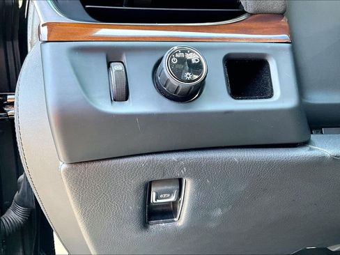 Used 2019 Cadillac Escalade Premium Luxury RWD image 31