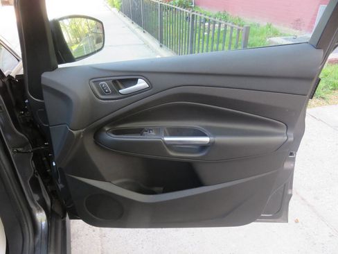 Used 2017 Ford C-MAX SE w/ Equipment Group 202A FWD image 26