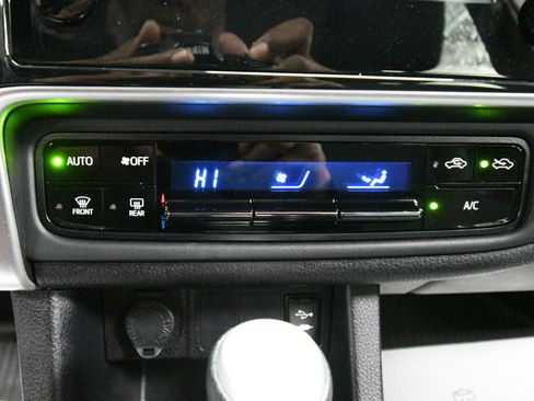 Used 2019 Toyota Corolla LE image 15