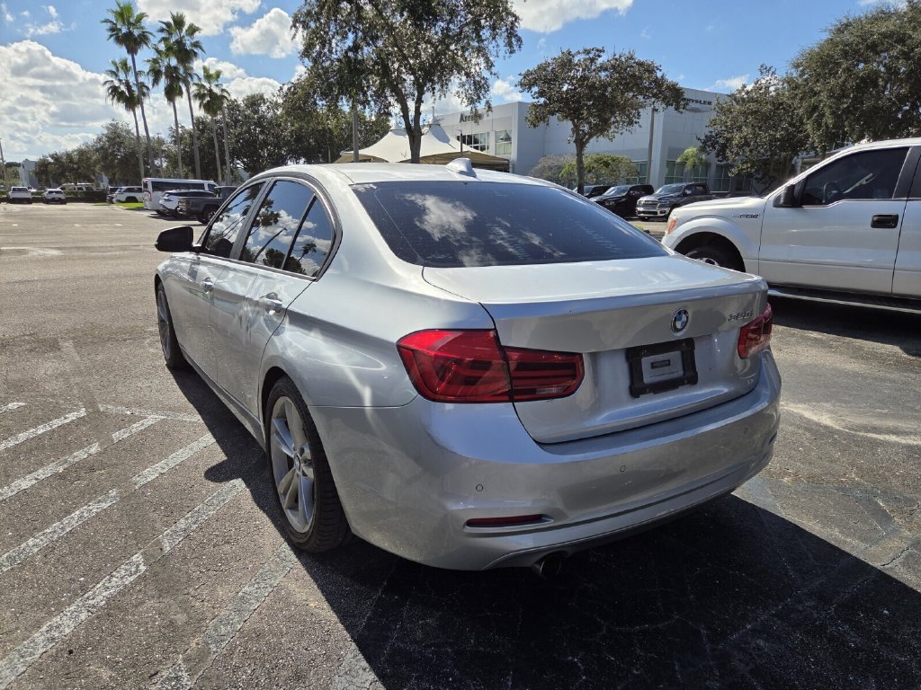 Used 2016 BMW 320i Sedan RWD image 4