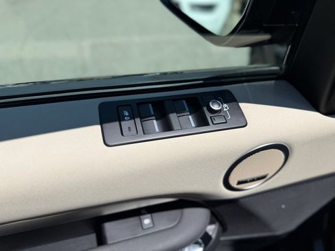 Used 2020 Land Rover Discovery Landmark AWD/4WD image 22