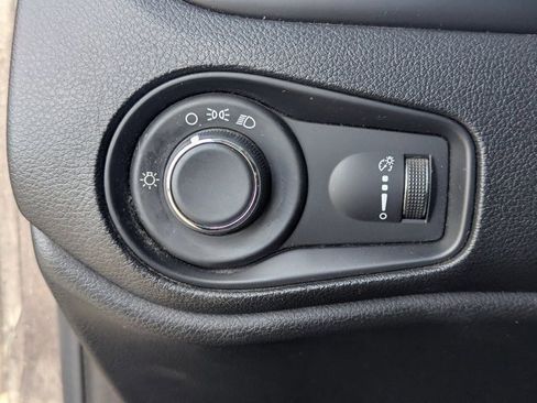 Used 2019 Jeep Renegade Sport image 22