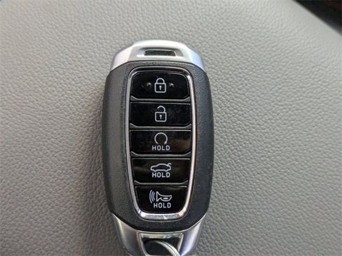 Used 2023 Hyundai Elantra SEL w/ Convenience Package image 32