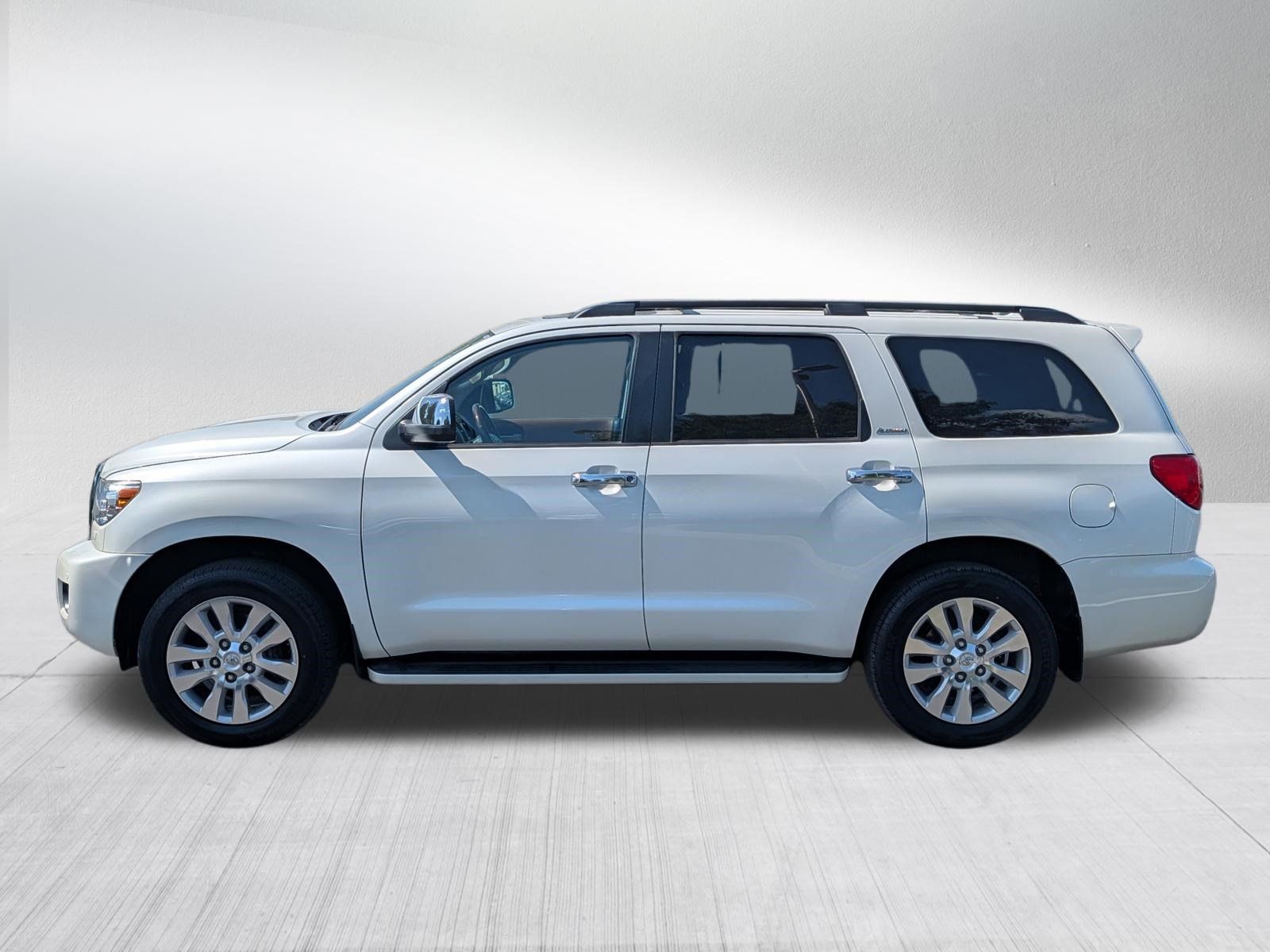 Used 2016 Toyota Sequoia Platinum AWD/4WD image 4