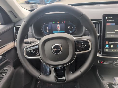 Used 2025 Volvo XC90 B6 Plus image 23