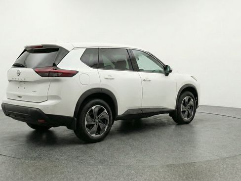 Used 2025 Nissan Rogue SV FWD image 9