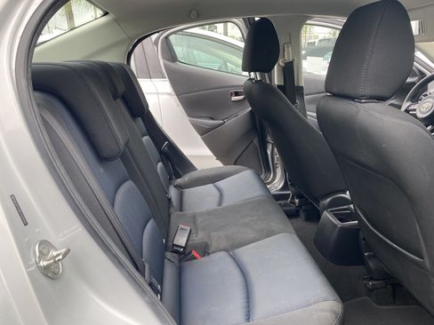 Used 2019 Toyota Yaris LE FWD image 18