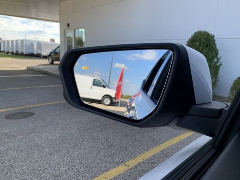 Used 2022 GMC Terrain SLT w/ Infotainment Package II image 7