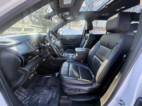 Used 2023 Chevrolet Traverse RS image 9
