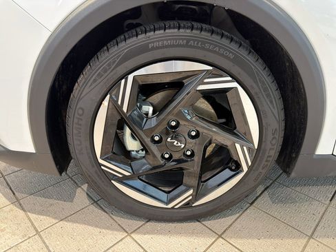 Used 2025 Kia K4 EX image 9