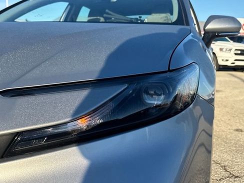 Used 2025 Toyota Camry LE image 11