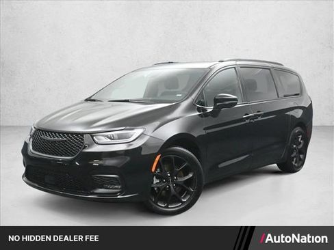 Used 2025 Chrysler Pacifica Limited FWD image 1