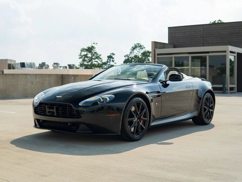 Used 2013 Aston Martin V8 Vantage Roadster RWD image 14